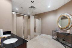 300-Oak-Street-45